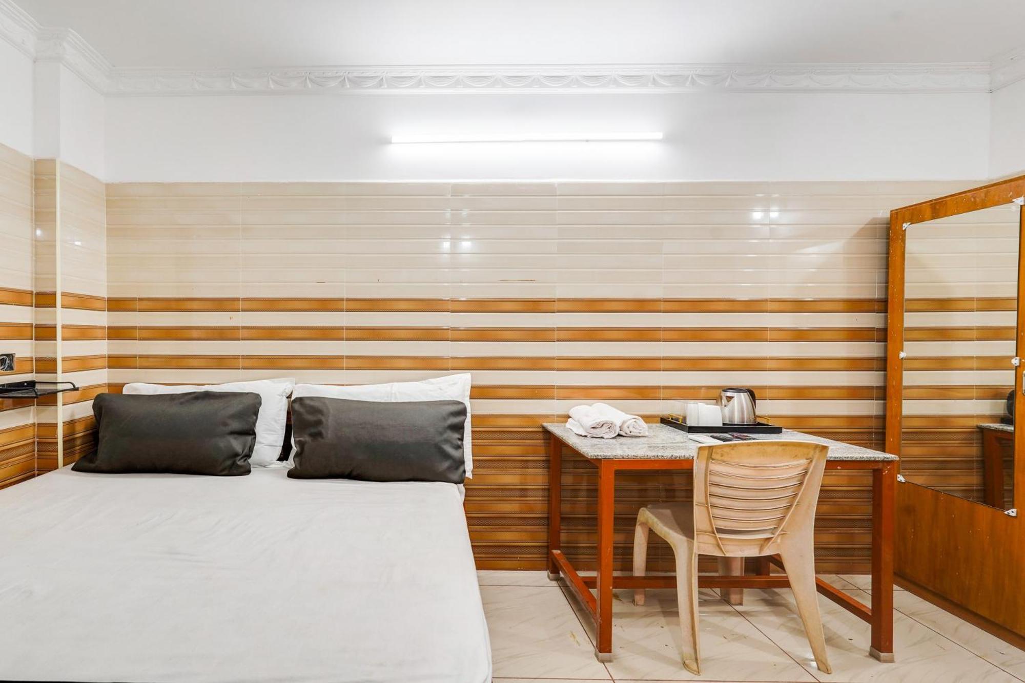 Super Hotel O Sharmila Guest House Пондичери Екстериор снимка